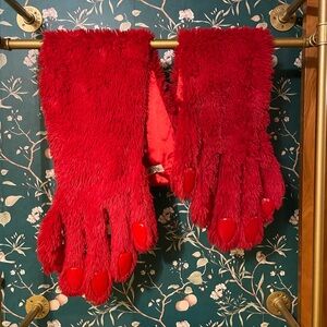 Eda Yorulmazoglu (Eda Birthing) monster hands scarf with finger nails